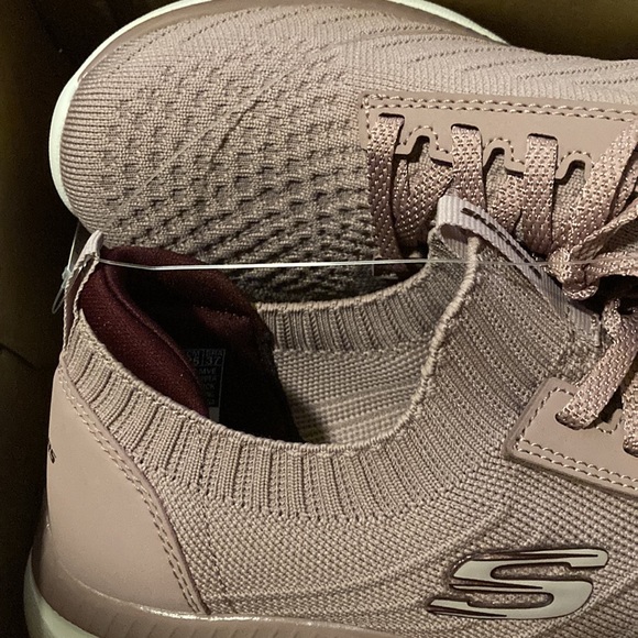 SKECHERS Memory Foam Brand New In Box Beautiful Mauve Color. Machine Washable ♥️ - Picture 7 of 9